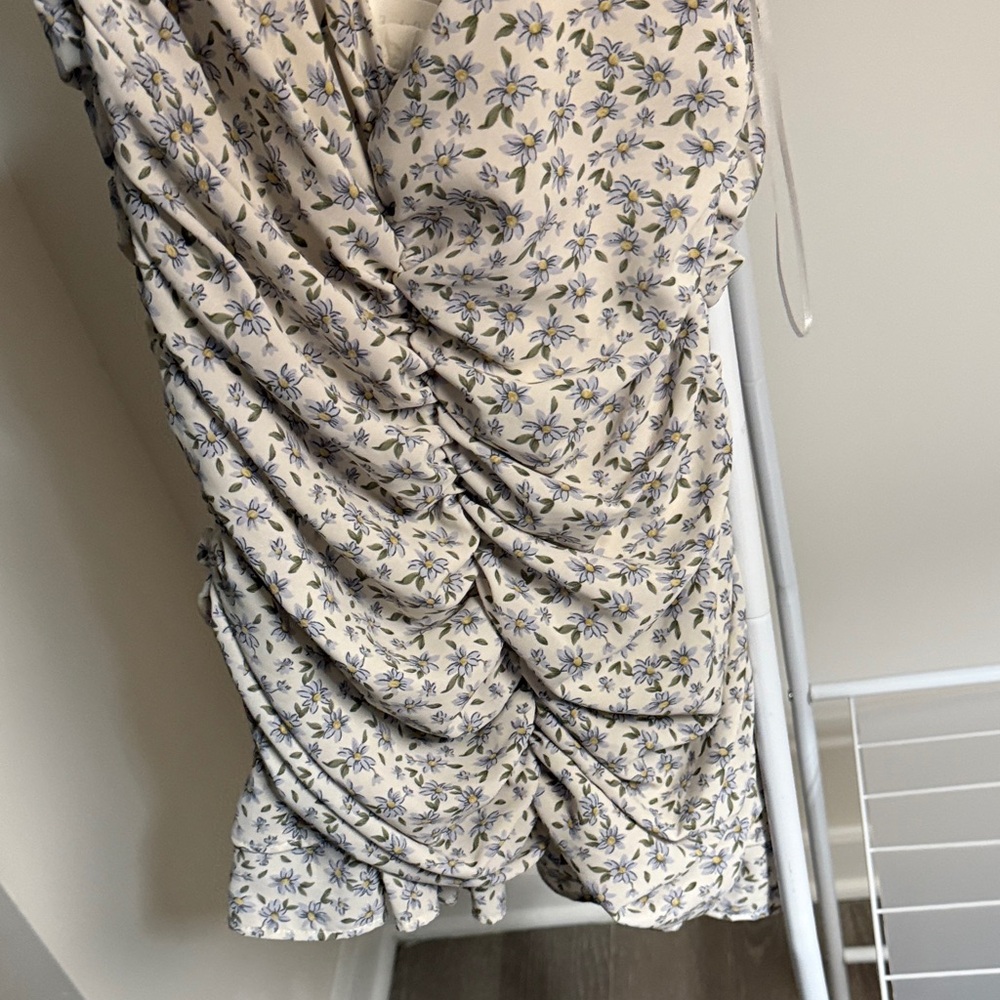 Floral Ruched Bodycon Ruffle Dress - Picture 4 of 6